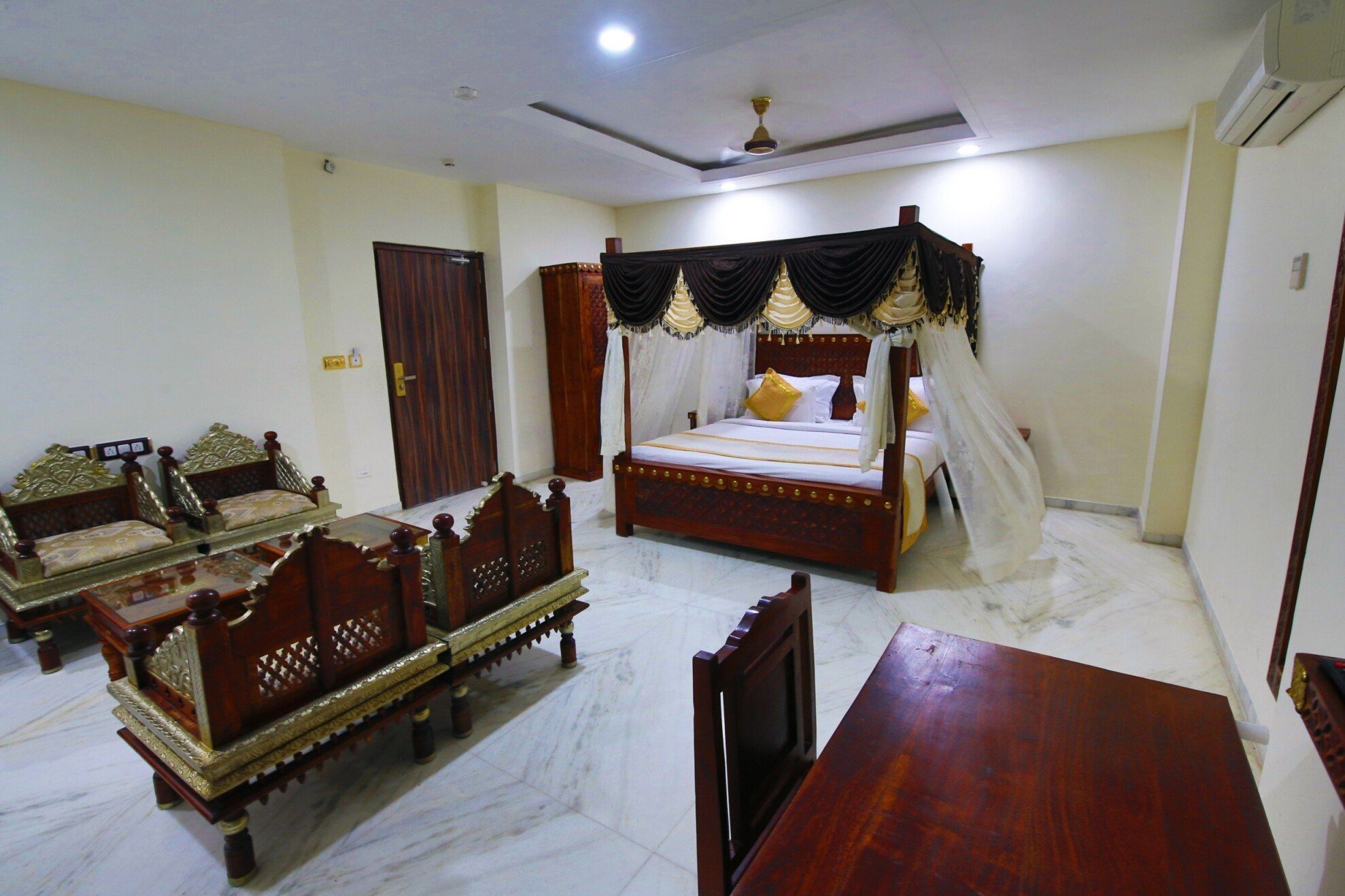 Lilypool - The Heritage Jalmahal Deluxe Heritage 5