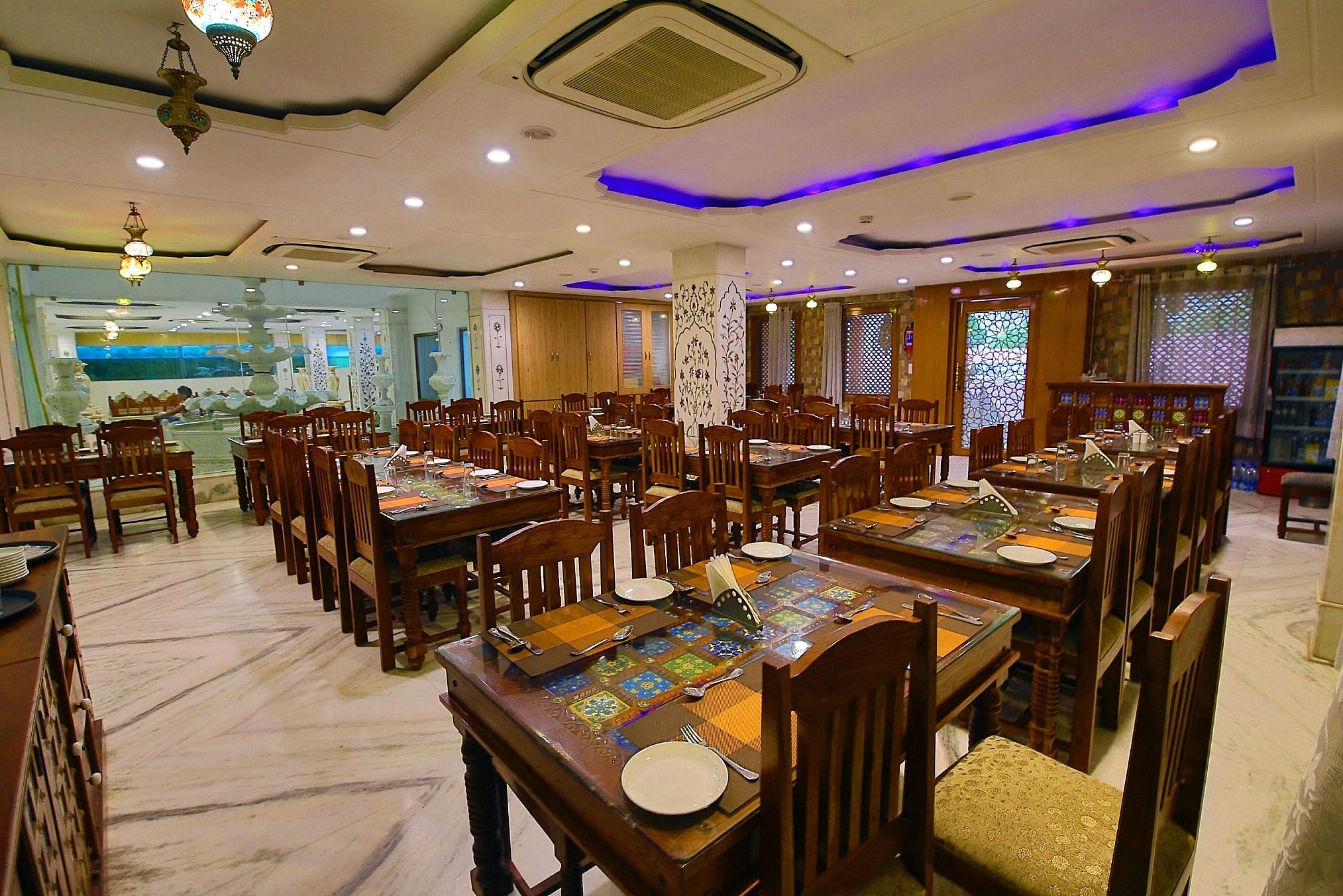 Food & Dining