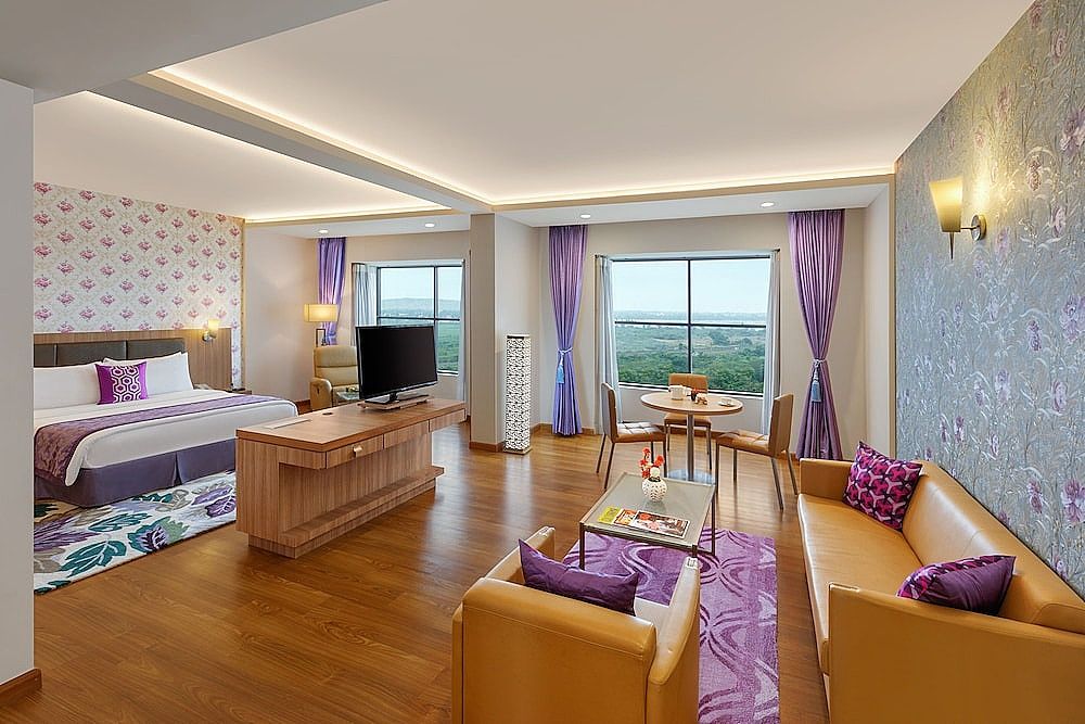 Suite, 1 King Bed (Executive Suite)