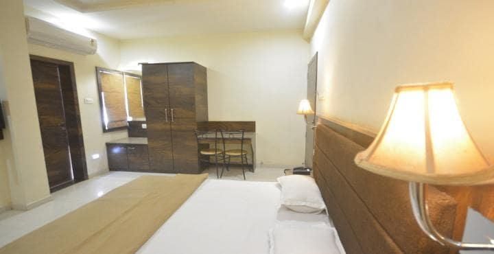 Double Bed AC Deluxe