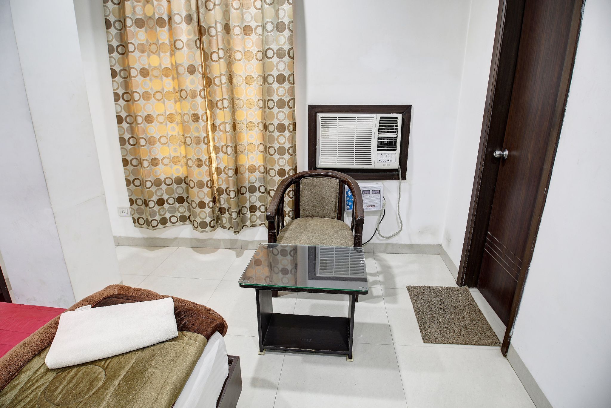 Hotel Popular Deluxe Room 12