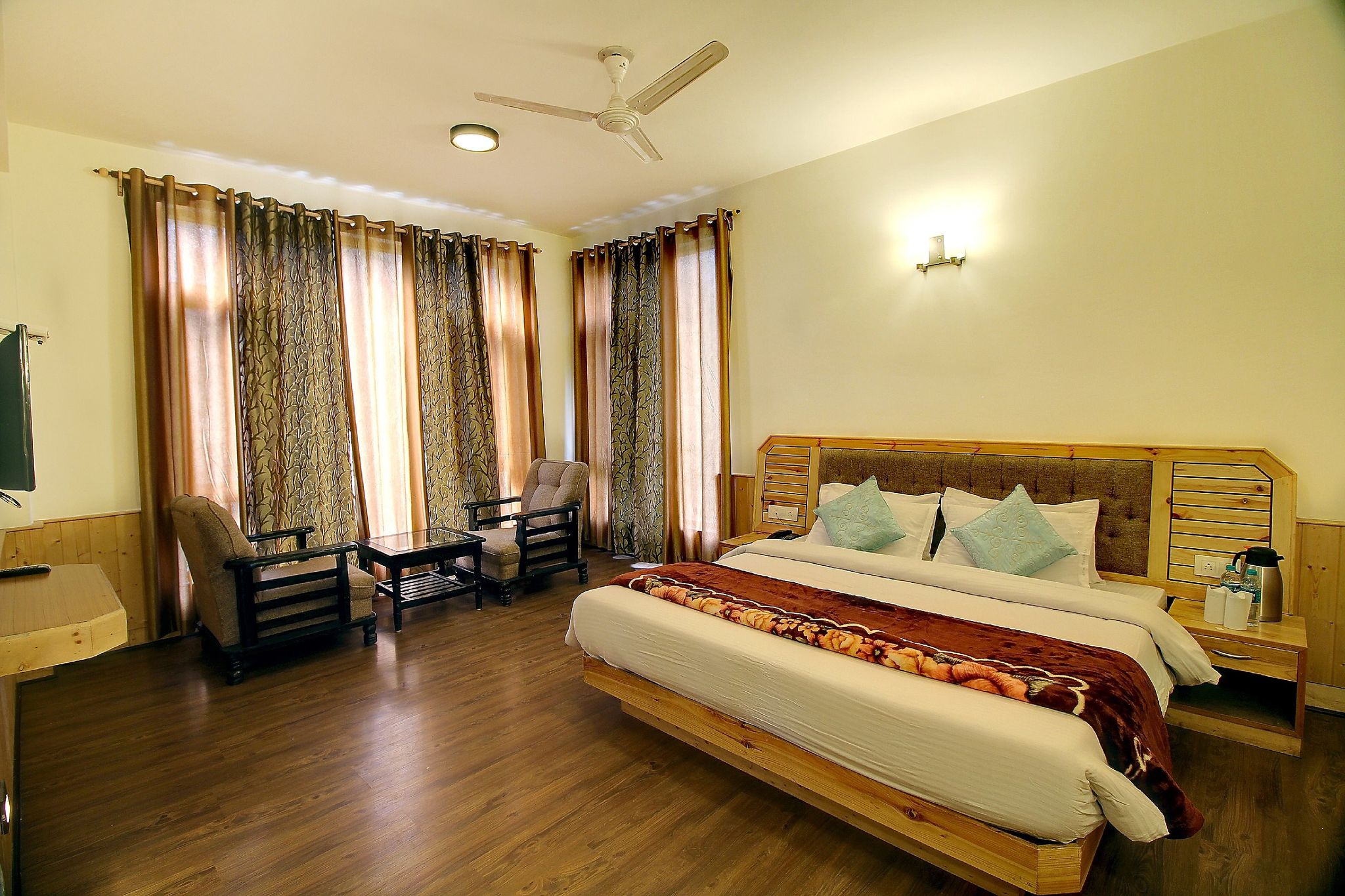 Luxury Room (Mountain View) With Complimentary Breakfast