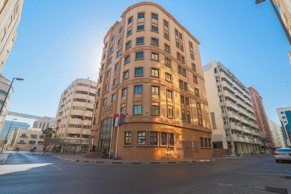 undefined Eureka Hotel 4