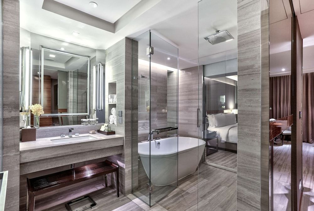 Hilton Sukhumvit Bangkok Hilton, Deluxe Room 6