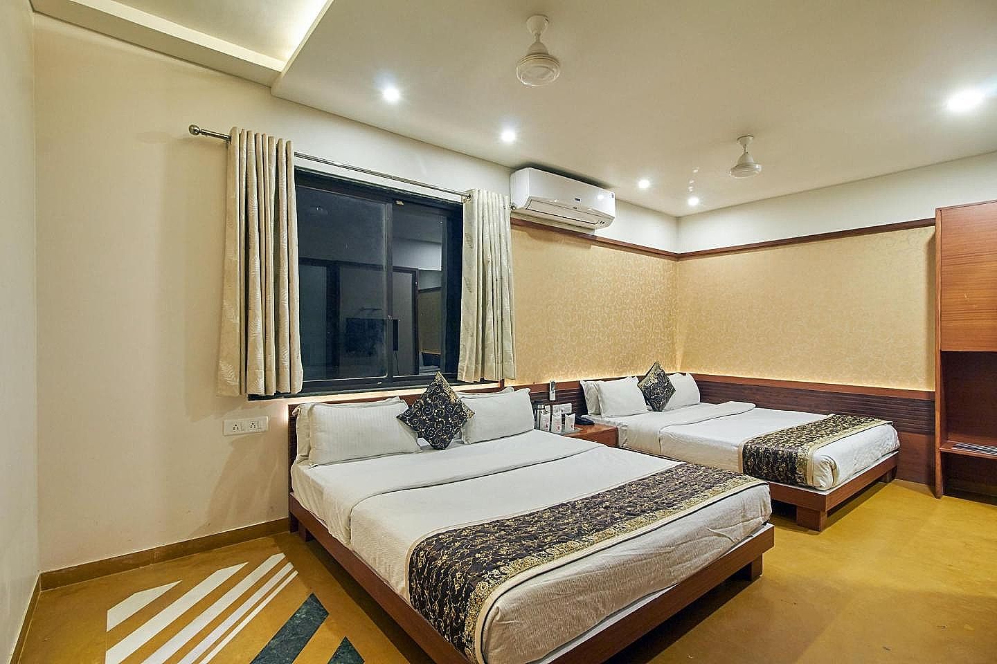 Deluxe Family Room (Sanitized)