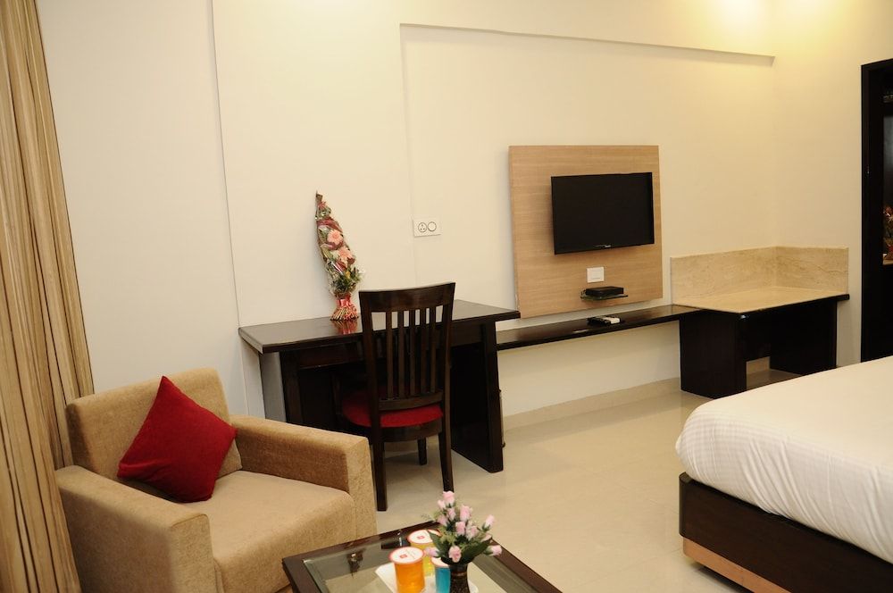 Chandra Imperial Executive Room with Work Desk 10