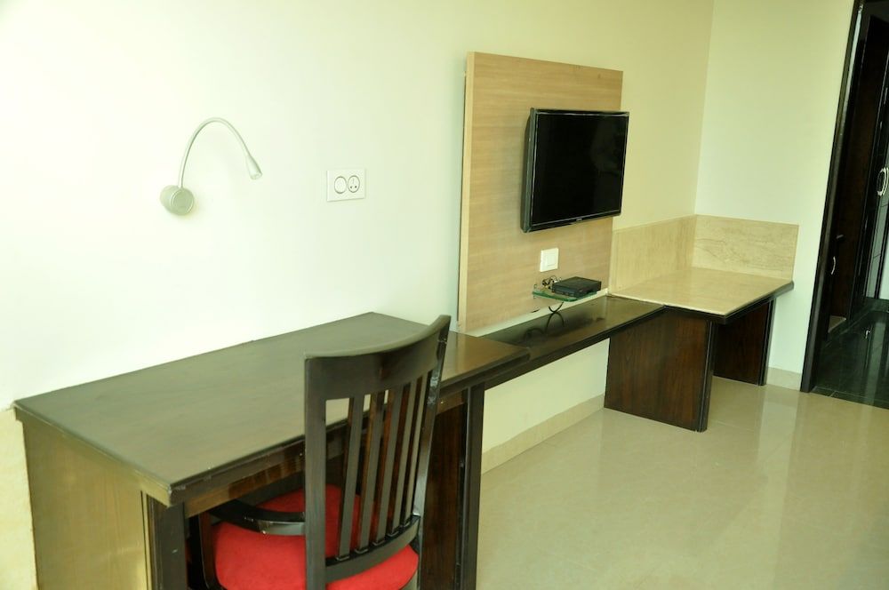 Chandra Imperial Executive Room with Work Desk 8