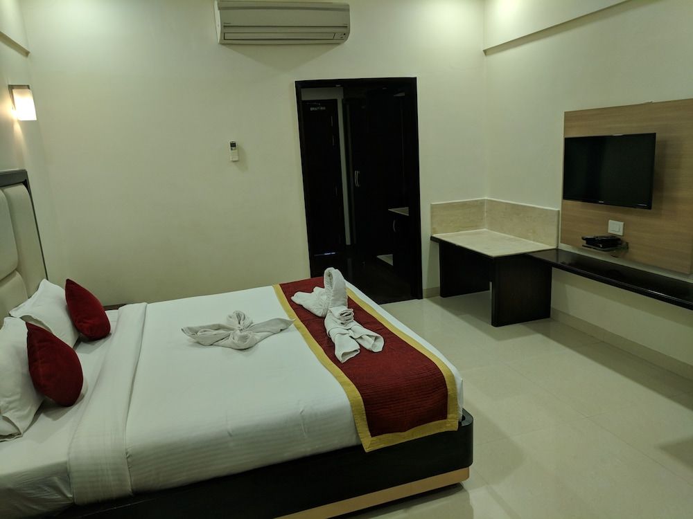 Chandra Imperial Executive Room with Work Desk 4