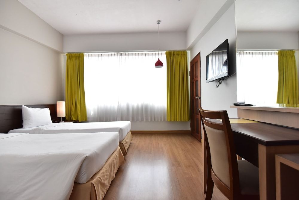 Aloha Hotel Hat Yai Superior Twin Room 5