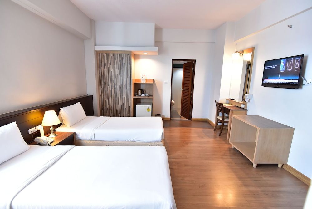 Aloha Hotel Hat Yai Deluxe Double Room 4