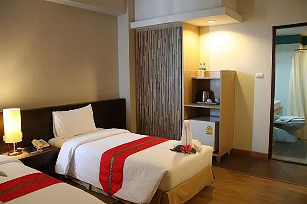 Aloha Hotel Hat Yai Deluxe Double Room 2