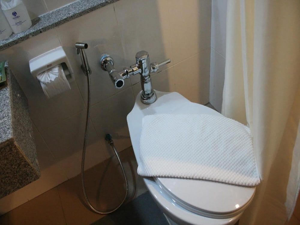 Aloha Hotel Hat Yai Deluxe Double Room 9