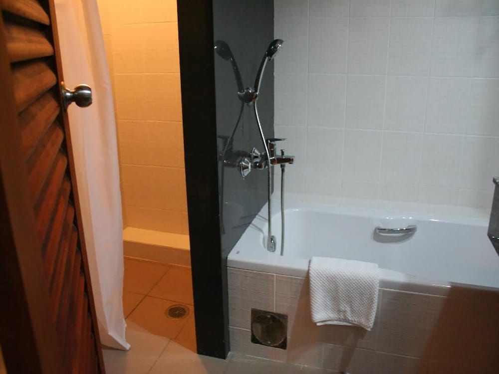 Aloha Hotel Hat Yai Deluxe Double Room 10