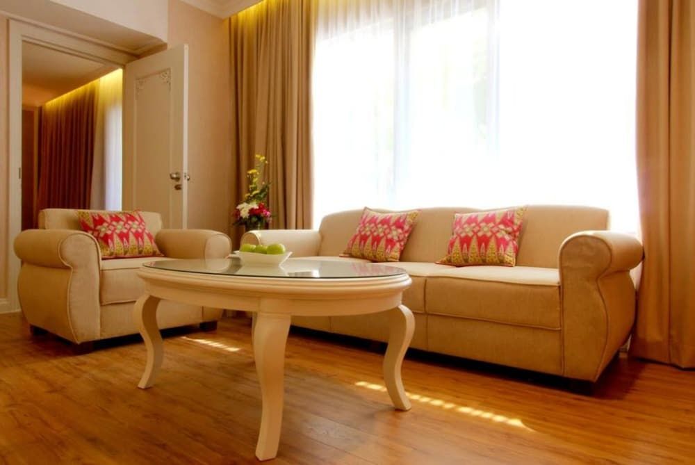 undefined Kartika Chandra 10