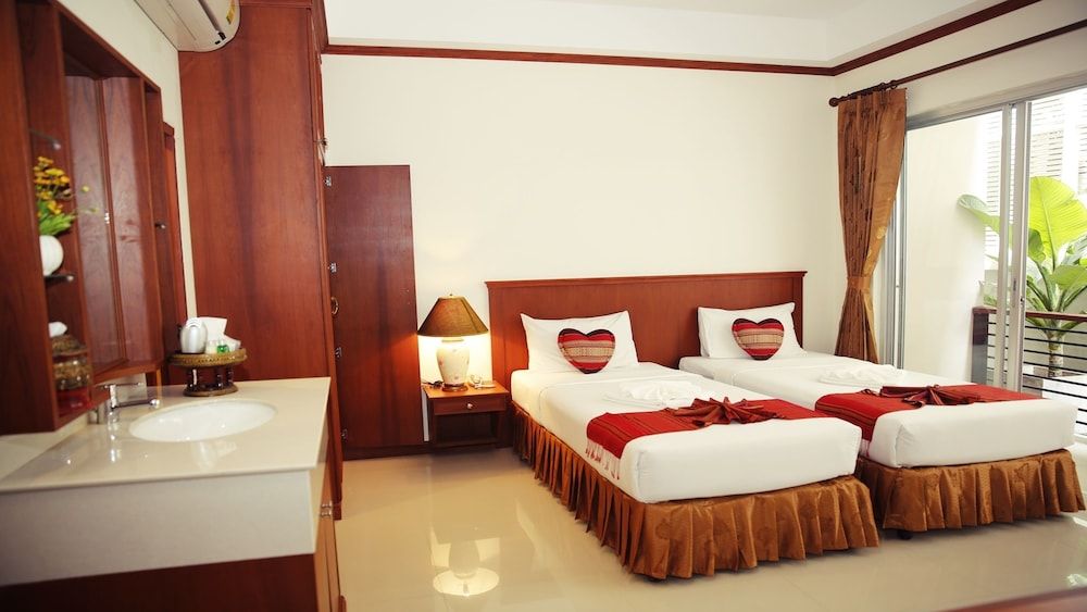 The Orchid House Standard Connecting Room 7