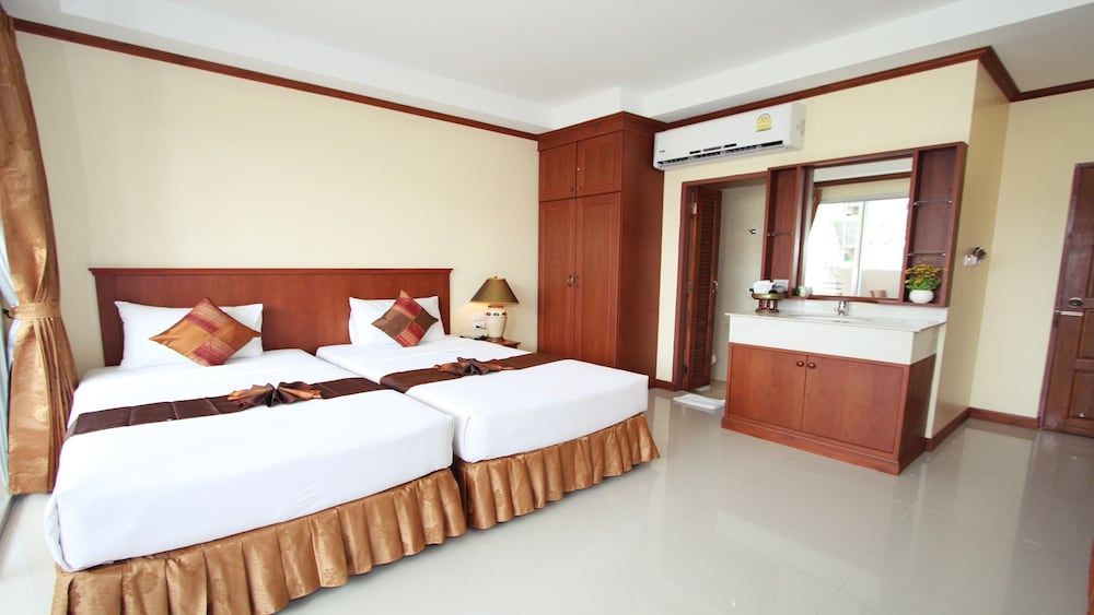 The Orchid House Superior Connecting Room With Balcony 3