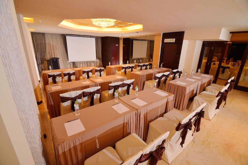 undefined Media Hotel 8