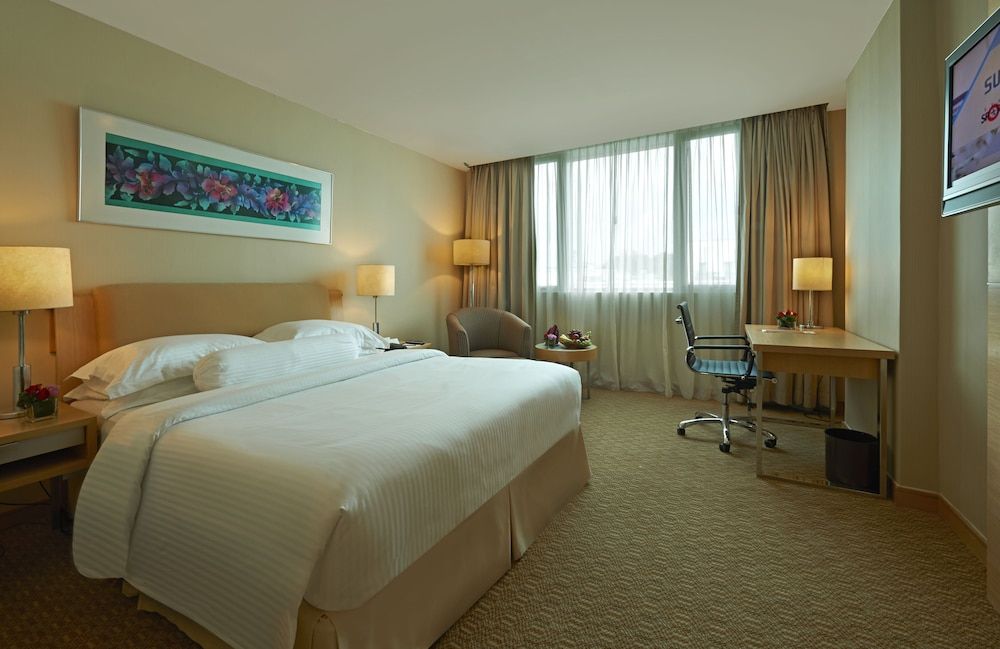 undefined Royale Chulan The Curve 5