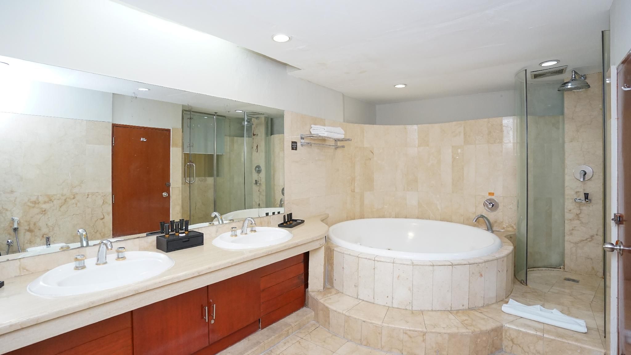 Homann Family Suite