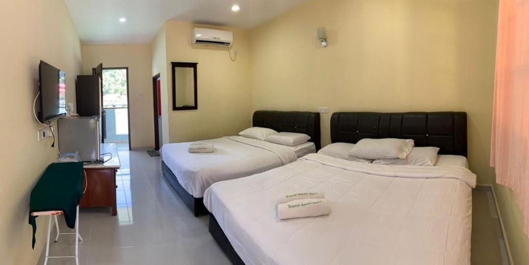 undefined Penarak Bamboo Beach Motel 9
