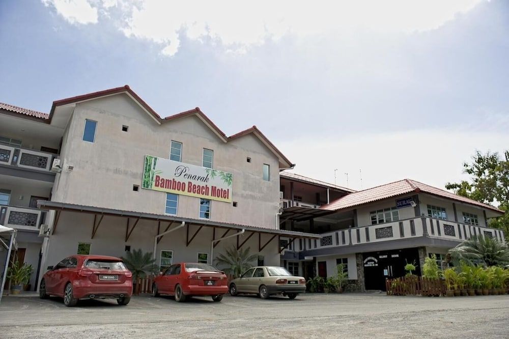 undefined Penarak Bamboo Beach Motel 5