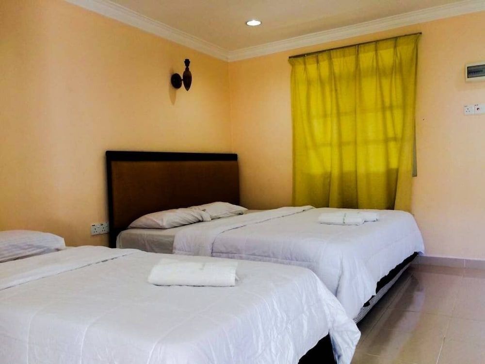 undefined Penarak Bamboo Beach Motel