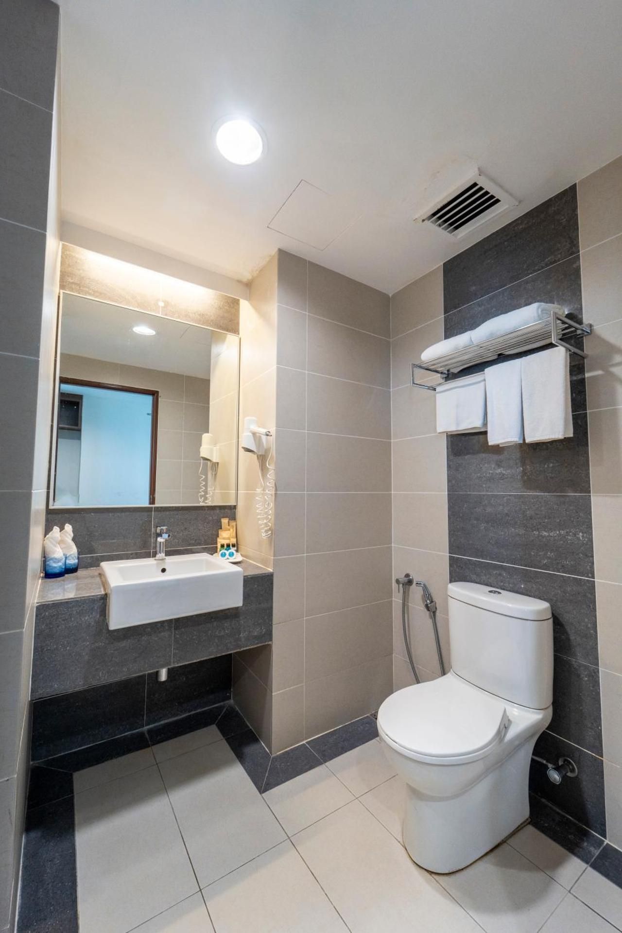 Superior Twin Room with One-Time Shell Out Dining for 2