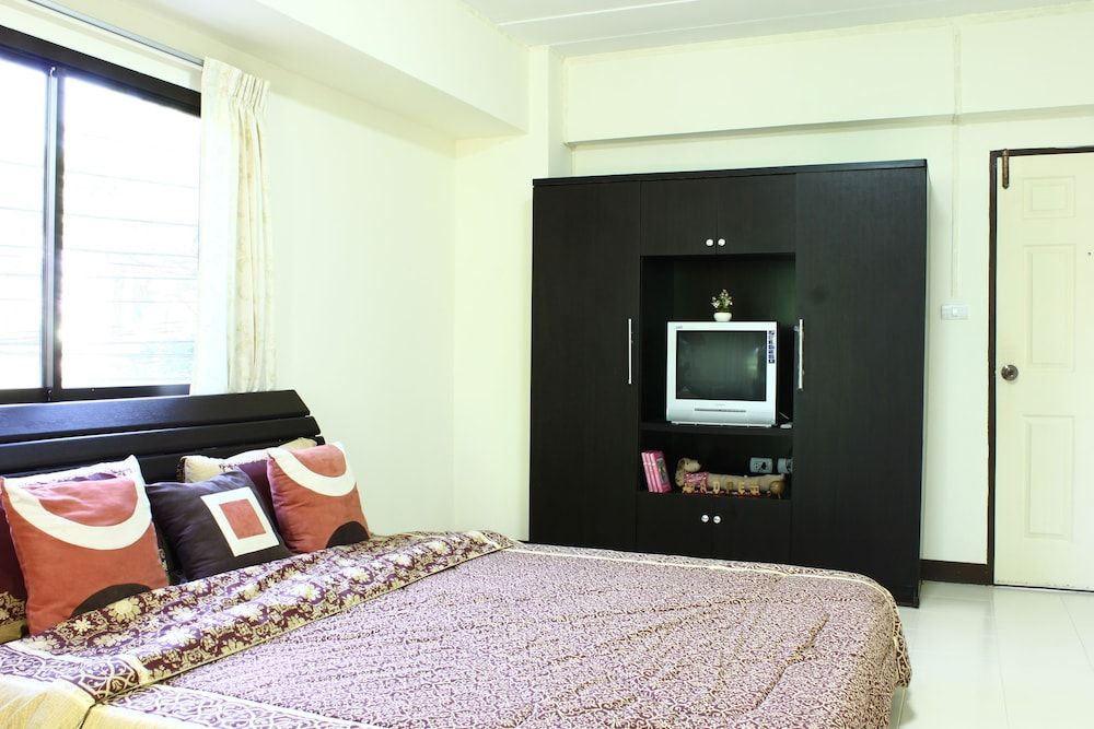 undefined The European Place 8