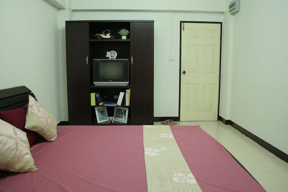 undefined The European Place 10