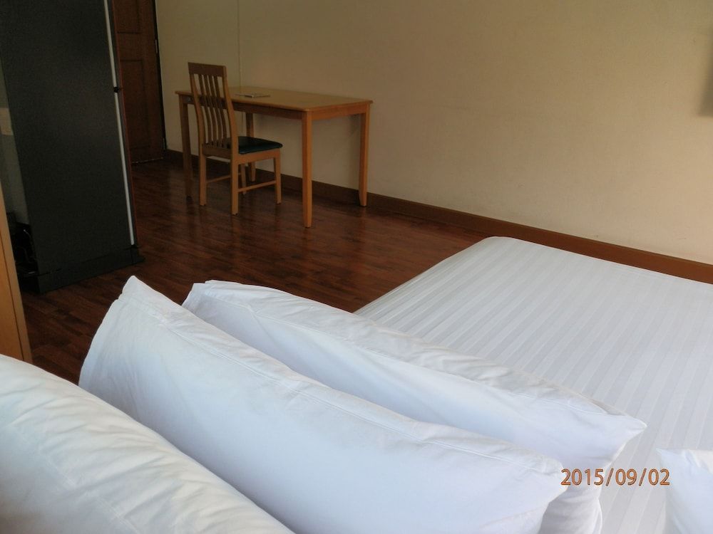 Sandy Serviced Apartment Basic Double Room 9