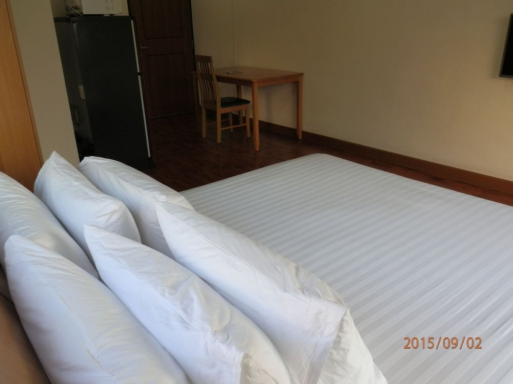 Sandy Serviced Apartment Basic Double Room 6