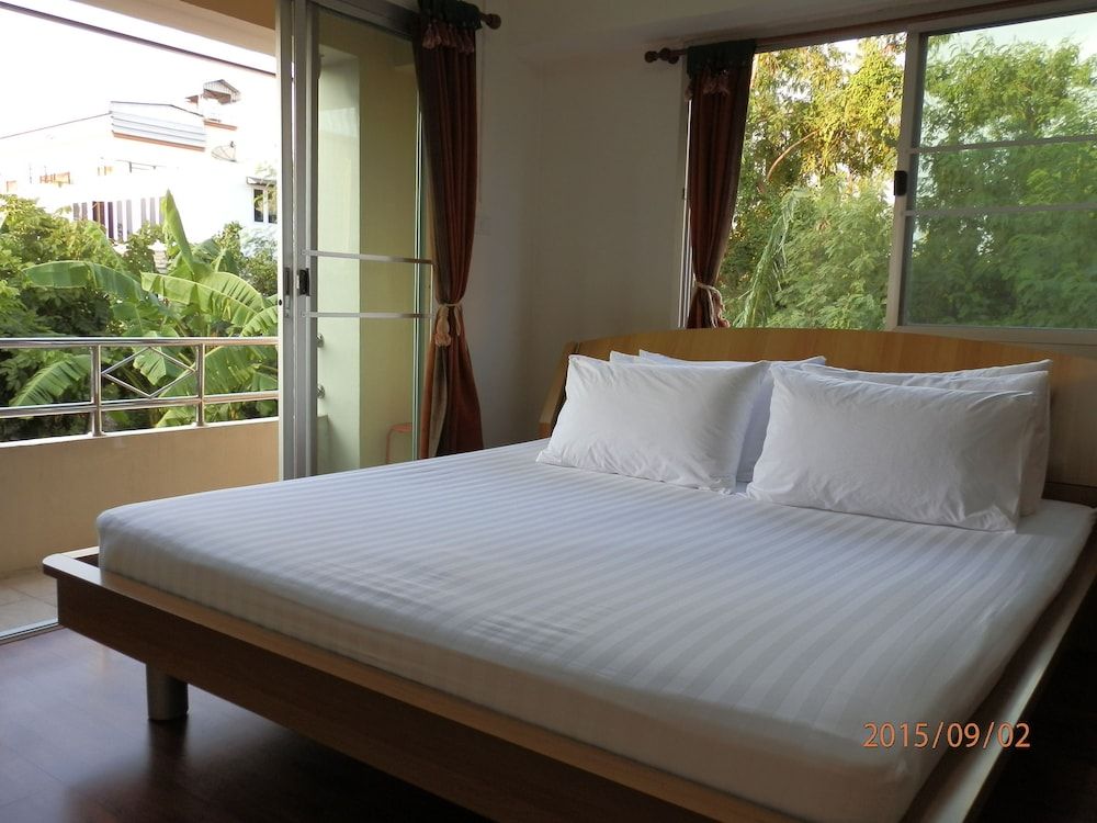 Sandy Serviced Apartment Basic Double Room 2