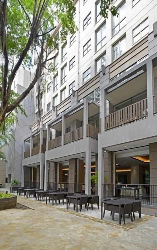 undefined Discovery Ancol 8