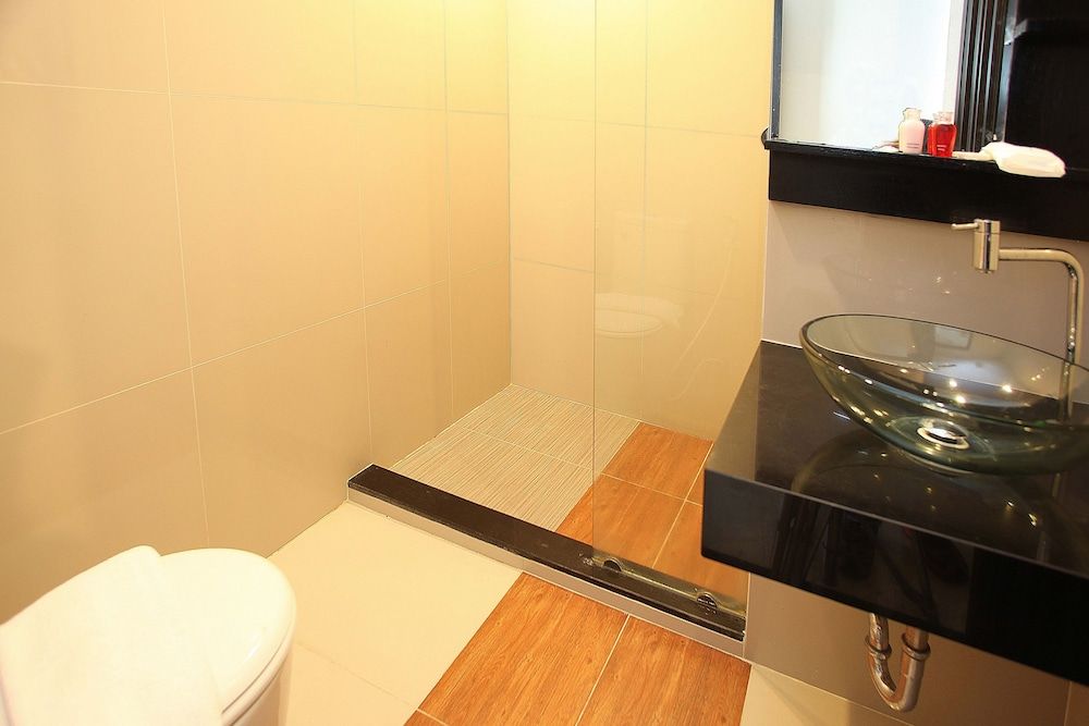 Punyapha Place Pattaya Beach Deluxe Room King Or Twin 4