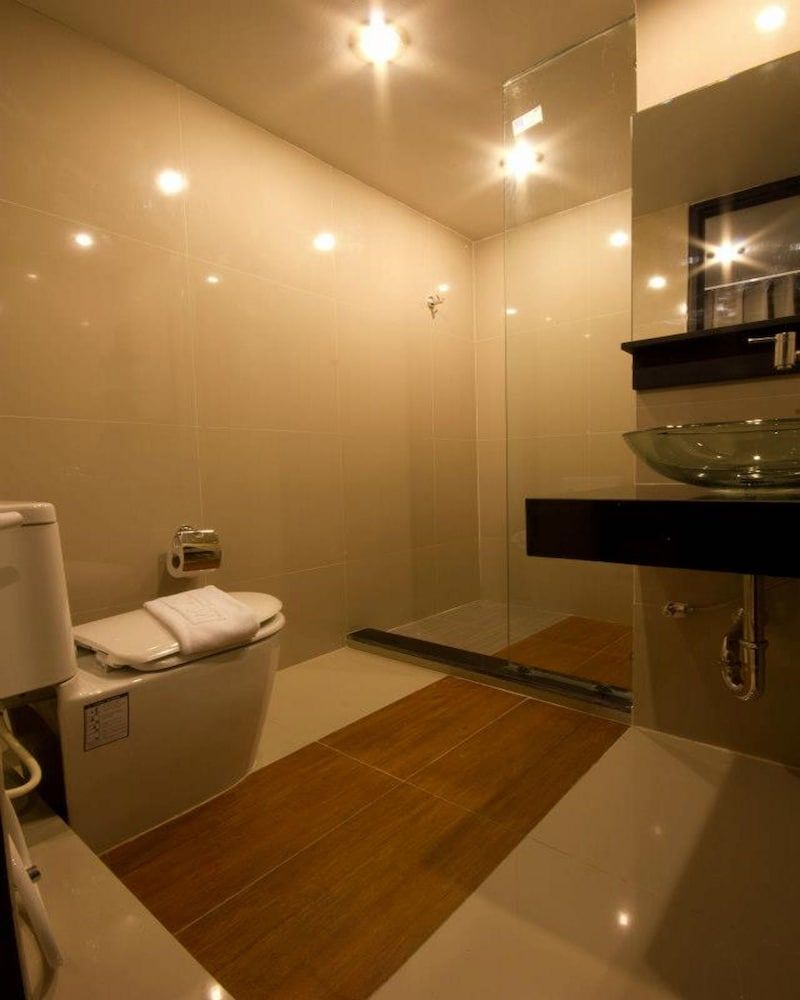 Punyapha Place Pattaya Beach Deluxe Room King Or Twin 5