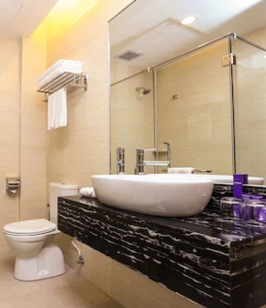 Metro Hotel Deluxe Room