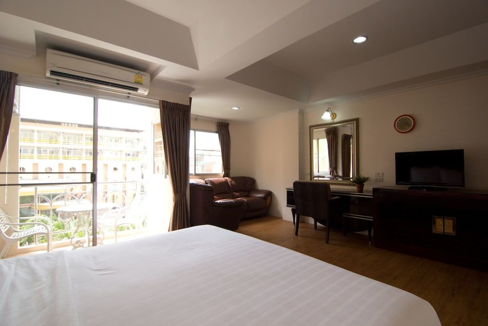 LK Mansion Deluxe Room 3