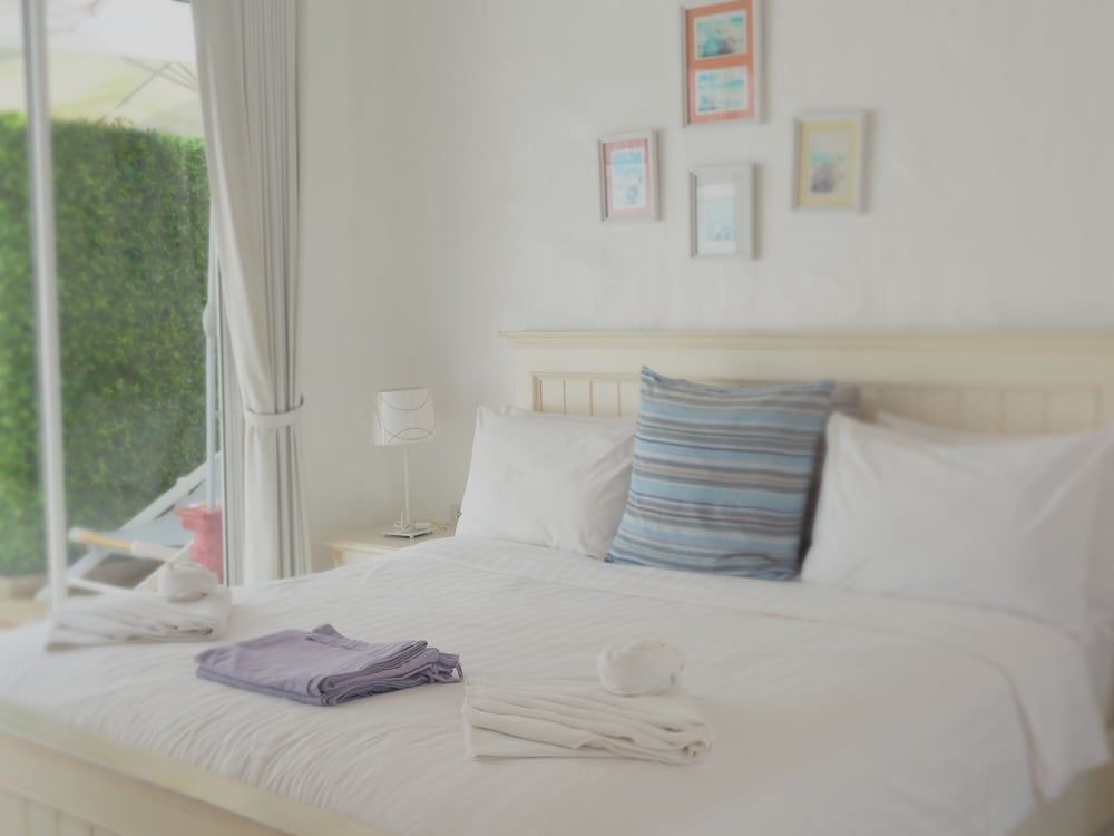 Costa Village Well Pool Villa Pattaya Costa by the Pool 4