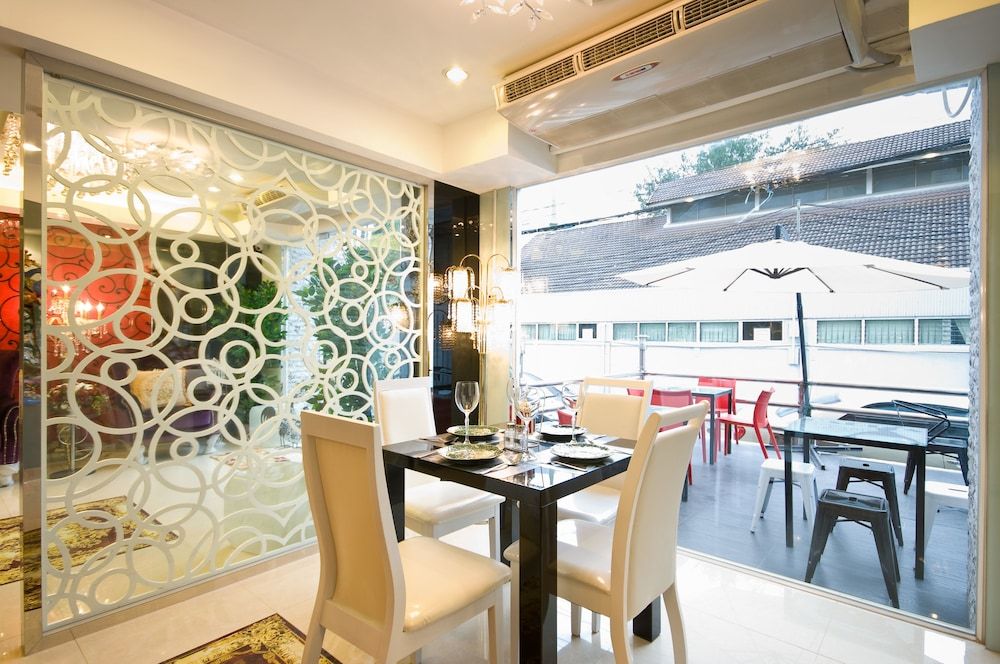 undefined Burnt Oak 8