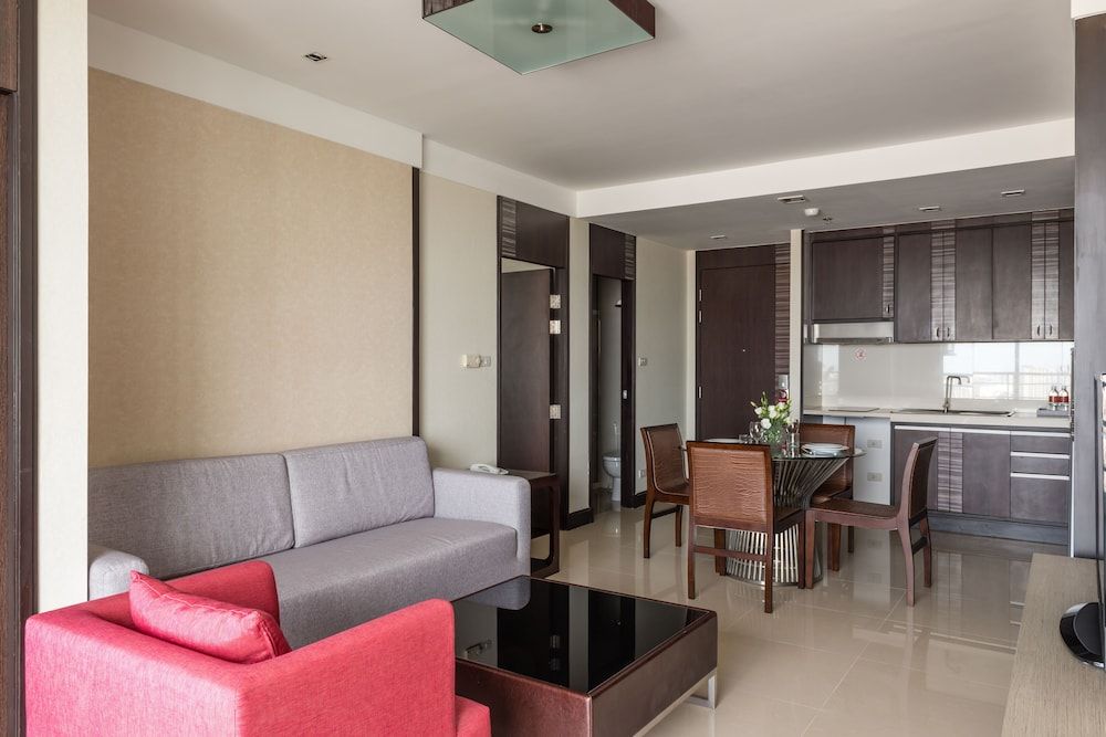 Jasmine Grande Residence 2 Bedroom Suite Triple, City View 9