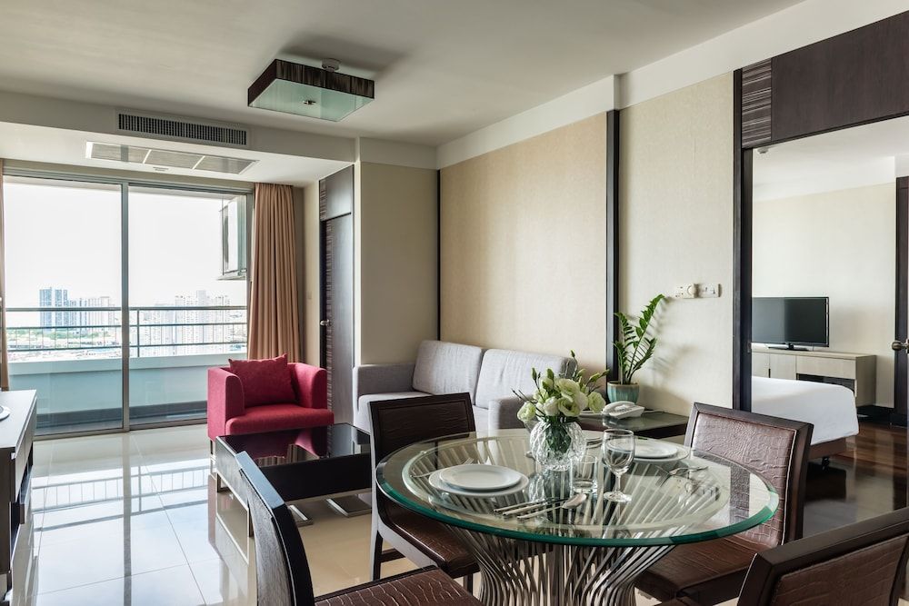 Jasmine Grande Residence 2 Bedroom Suite Triple, City View 8