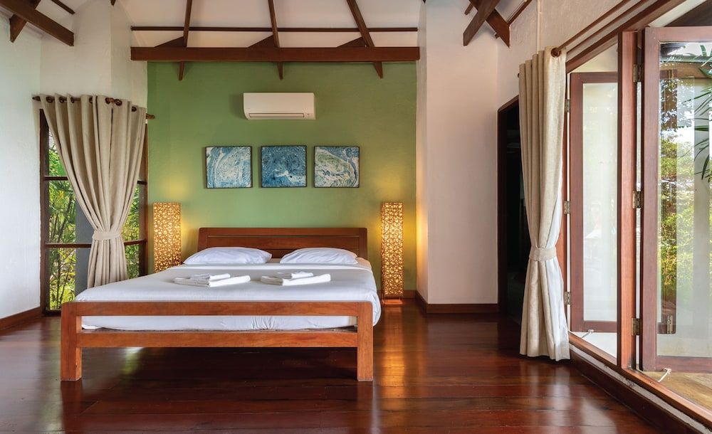 Captain Hook Resort Pool Suite 2