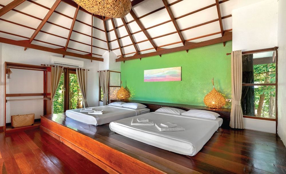 Captain Hook Resort Pool Suite 4