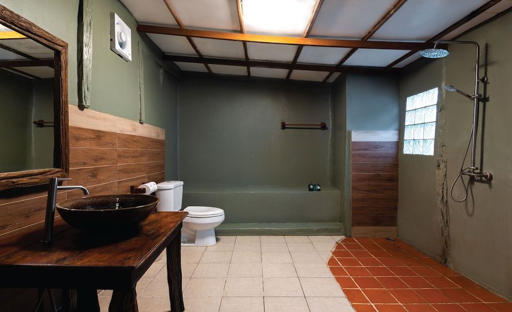 Captain Hook Resort Pool Suite 5