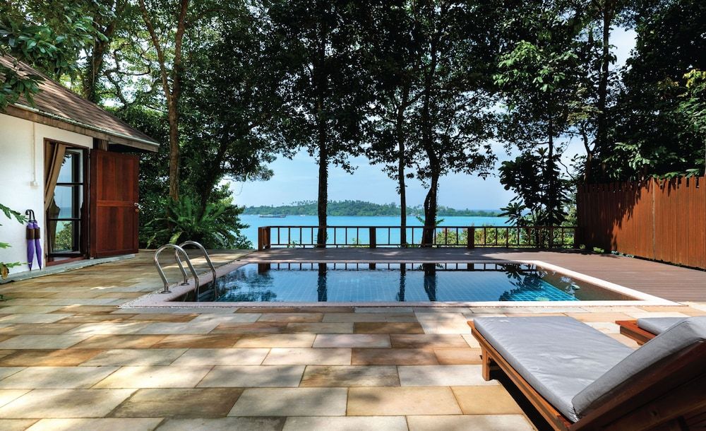 Captain Hook Resort Pool Suite 6