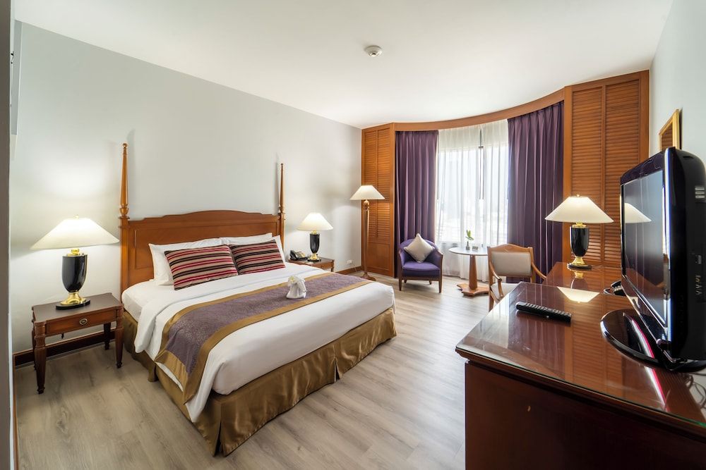 Century Park Hotel Deluxe Double or Twin Room 13