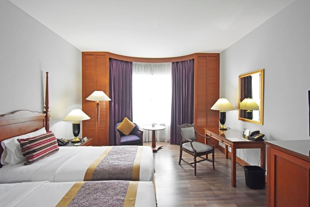 Century Park Hotel Deluxe Double or Twin Room 9