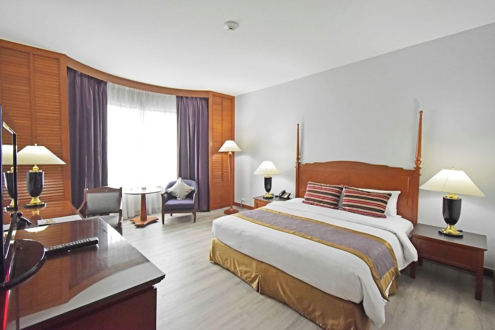 Century Park Hotel Deluxe Double or Twin Room 21
