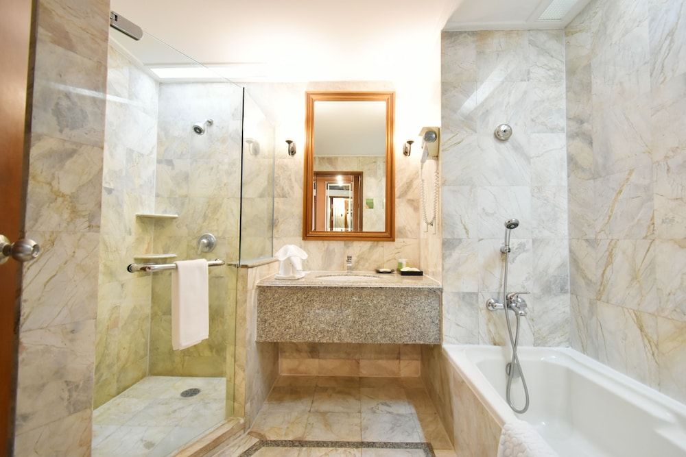 Century Park Hotel Deluxe Double or Twin Room 21