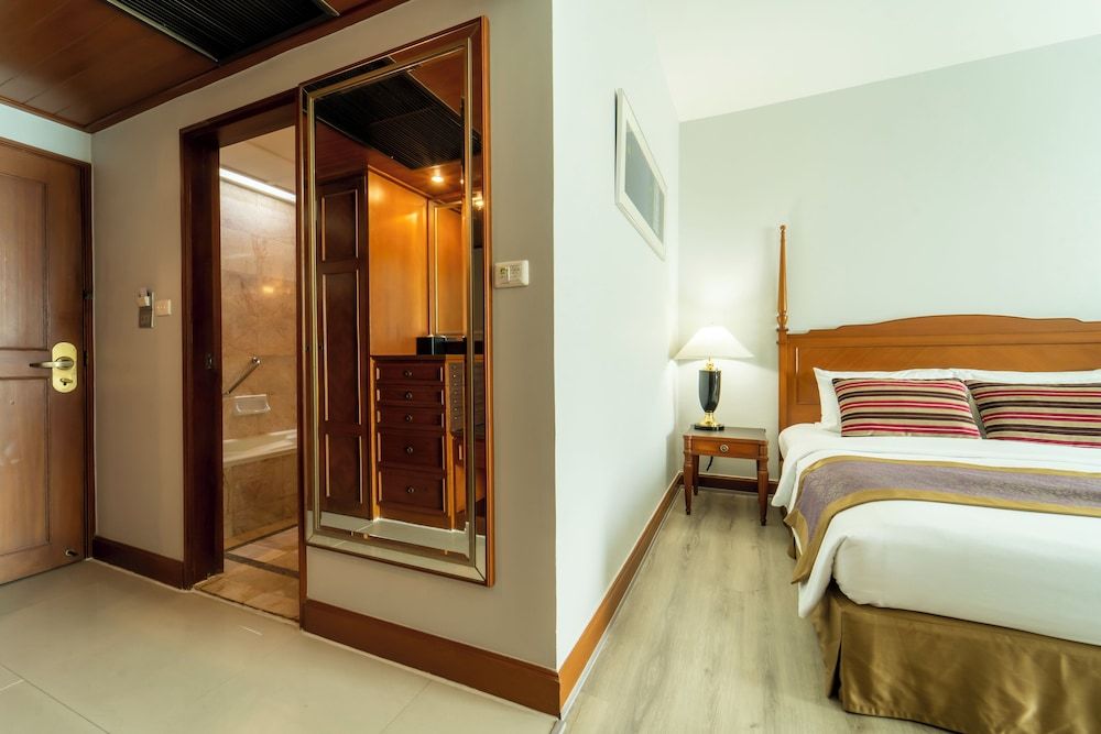 Century Park Hotel Deluxe Double or Twin Room 20